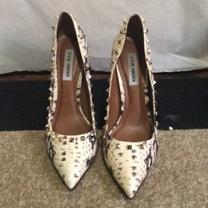 Steven madden Studded pointed toe pumps Sz 9.5